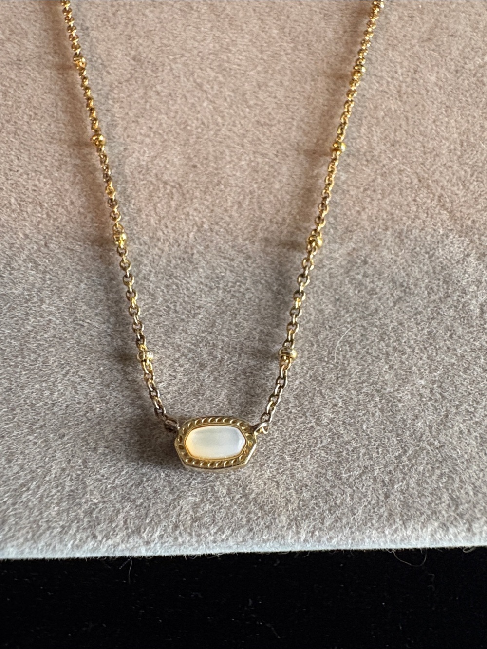 Kendra Scott Mini Elisa Pendant Necklace - Picture 4 of 17